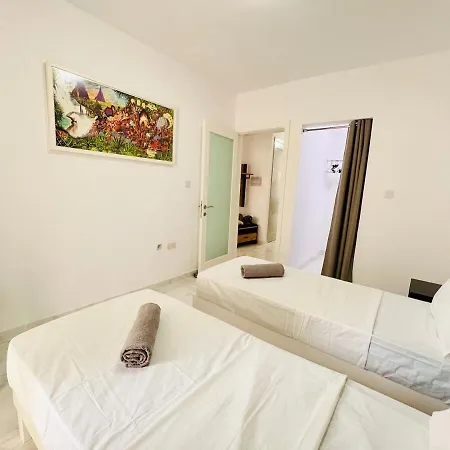 Appartement Beachfront 1 *
